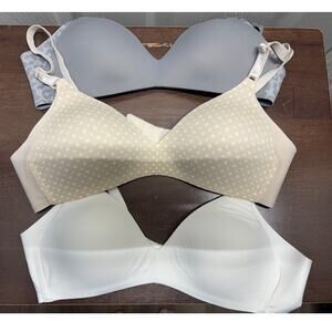 Warners Size 34A Set of 3 White Beige Blue No Side Effects Wireless T-Shirt Bras